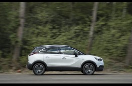 Vauxhall Crossland X, side action